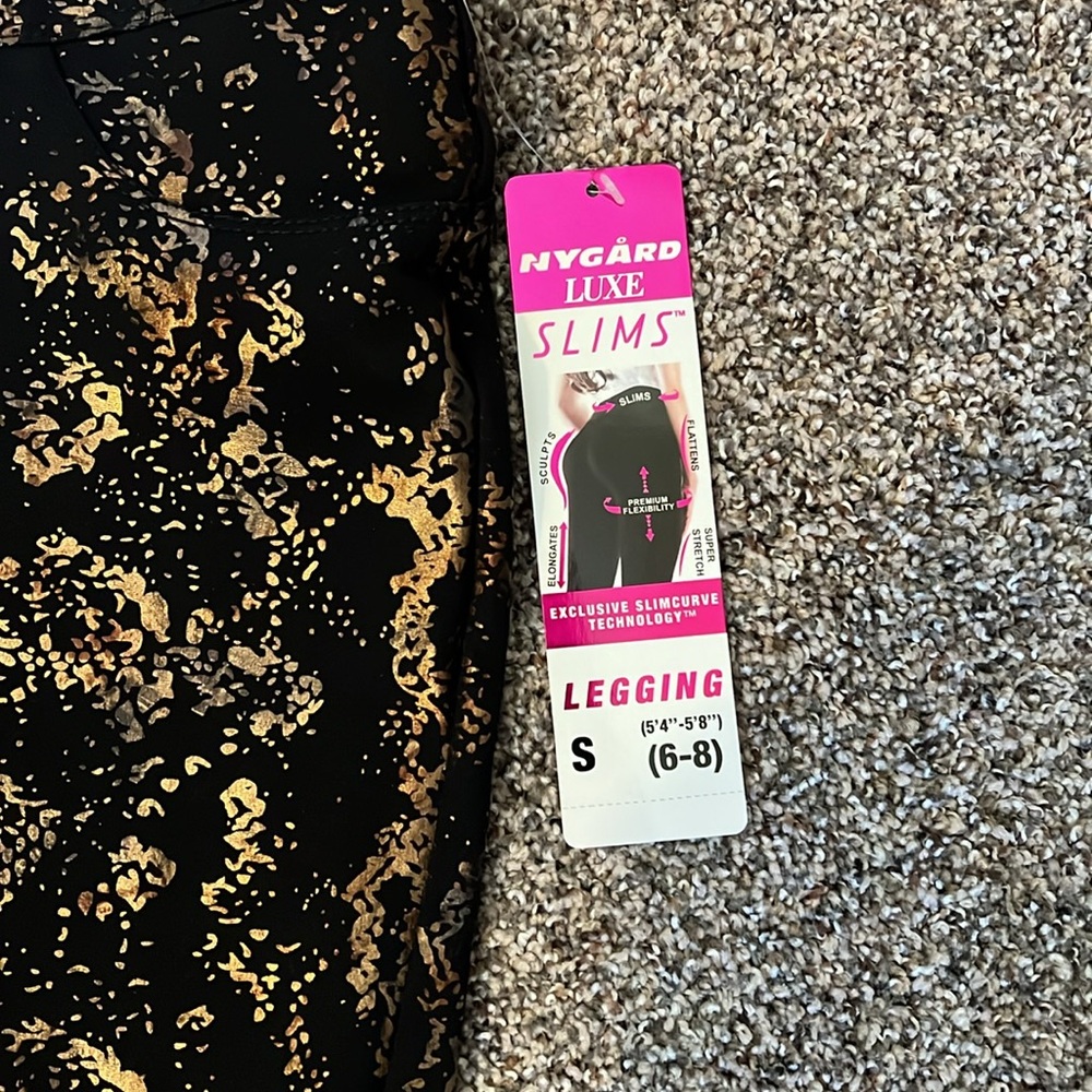 NEW Womenโs Luxe Nygard Slims Black Gold Leggings Slimcurve Technology Small - Picture 6 of 9